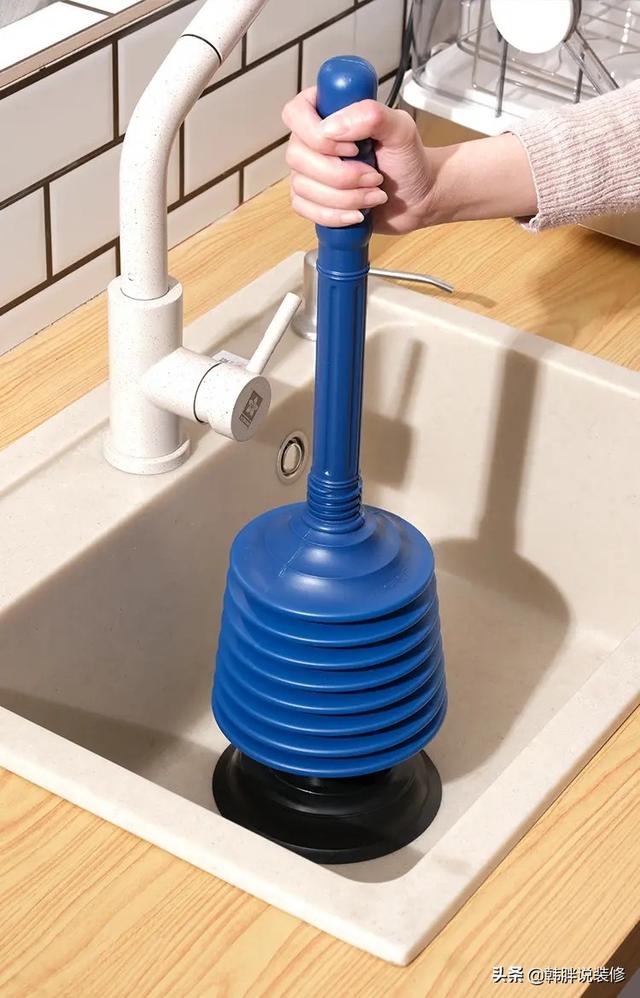 下水道堵了如何自己快速疏通，蹲便下水道堵了如何自己快速疏通（别急着花钱请人疏通）