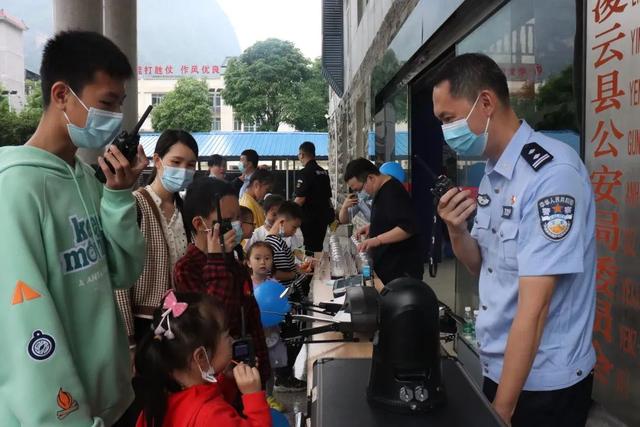 警用对讲机的简介和特点详情介绍，公安警用对讲机品牌（警宝收获特殊节日礼物）