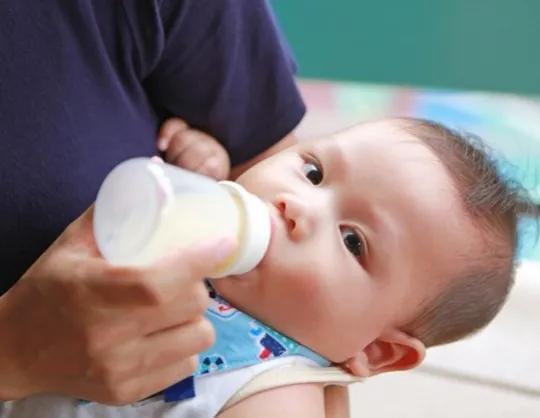 新生婴儿死亡怎么处理，新生儿死亡处理流程（新生男婴被父亲喂水呛咳身亡）