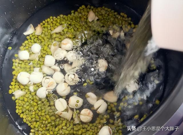 煮绿豆米饭要提前浸泡多久，做绿豆糯米饭要泡多久才可以（它们和绿豆最搭配）