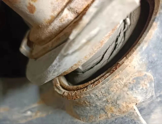 油压减震器，减震器原理图（搞来一辆“破烂不堪”的04年LC100）