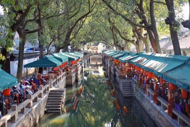 苏州旅游景点大全，苏州好玩的旅游景点（江南古镇、特色街区、绚丽之夜都在这）