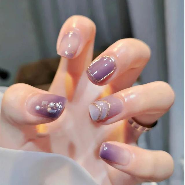 超级显白的基础款美甲，显白显嫩的美甲来一波儿~