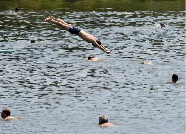 端午节法定假日是几天，2021端午节放假几天法定节假日（调整国家法定假日的建议）