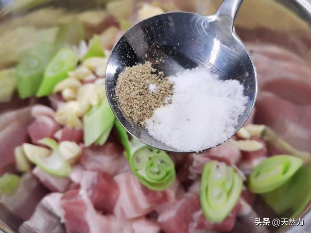 牙签肉的做法，外酥内嫩、酥香可口的牙签肉（牙签牛肉串的做法步骤）