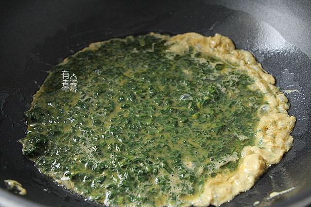 艾叶炒鸡蛋的正确做法，艾叶炒鸡蛋的家常做法（路边遇到艾草记得多摘点）