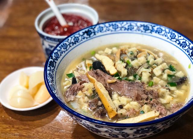 为什么有的回民喝酒，回族喝酒吗（独具特色的回族饮食文化）