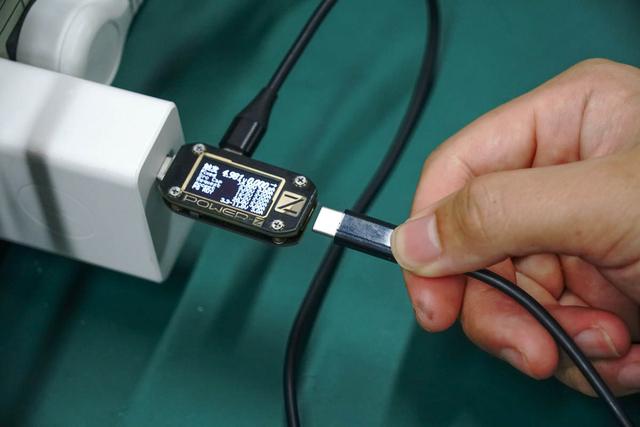 电工胶布使用方法，电工胶布的使用方法（科普：充电器纹波是如何测试的）