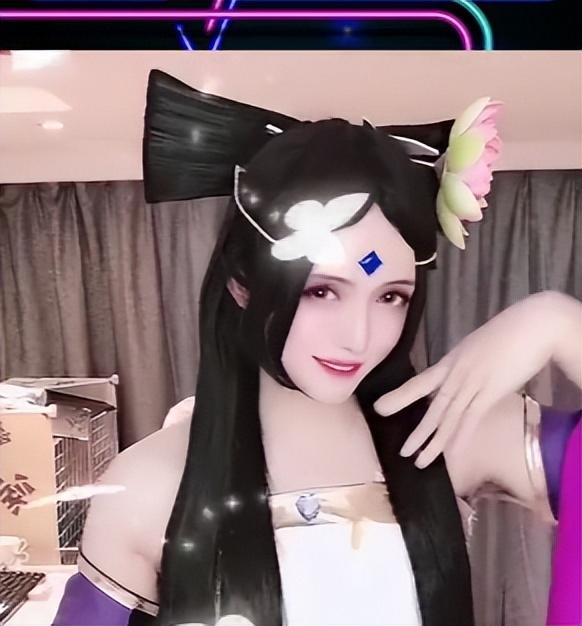 男扮女装的动漫人物，男扮女装动漫（男扮女装的cosplay）