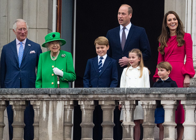 一岁小公主生日祝福语，小公主的生日祝福语有哪些（皮肤白皙长得像哈里）