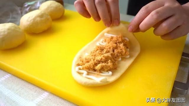 自己在家如何做肉松包，自制馅大料足的肉松包