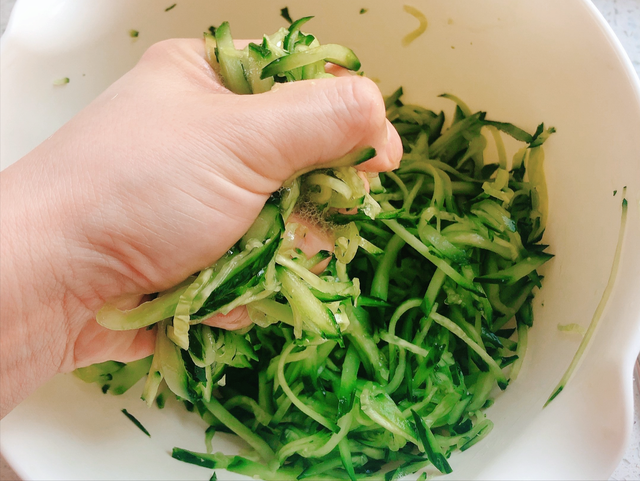 饺子包什么馅好吃，饺子包什么馅的好吃（这2种馅儿鲜嫩又多汁）