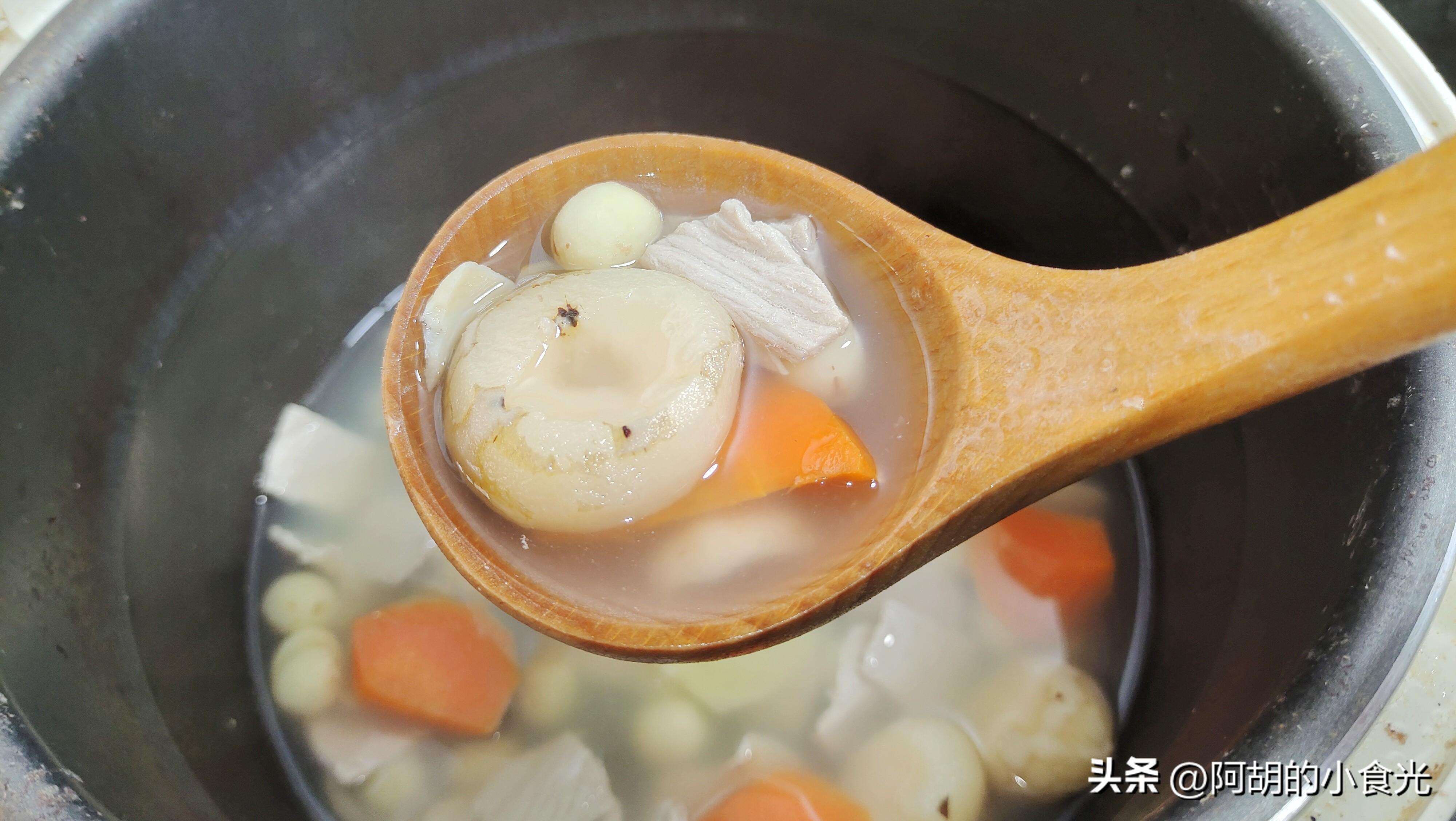 馬蹄蓮子百合瘦肉湯:冬天喝它最養人!每天來一碗,健康少得病