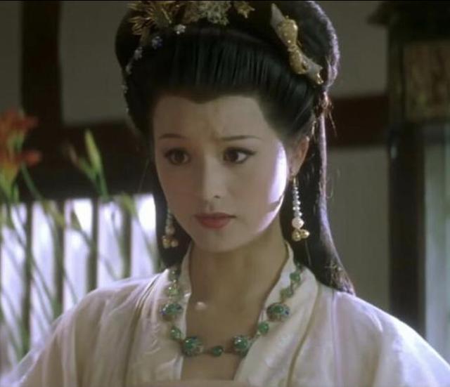 秃头留什么发型，秃头留什么发型好（同样是光头造型）