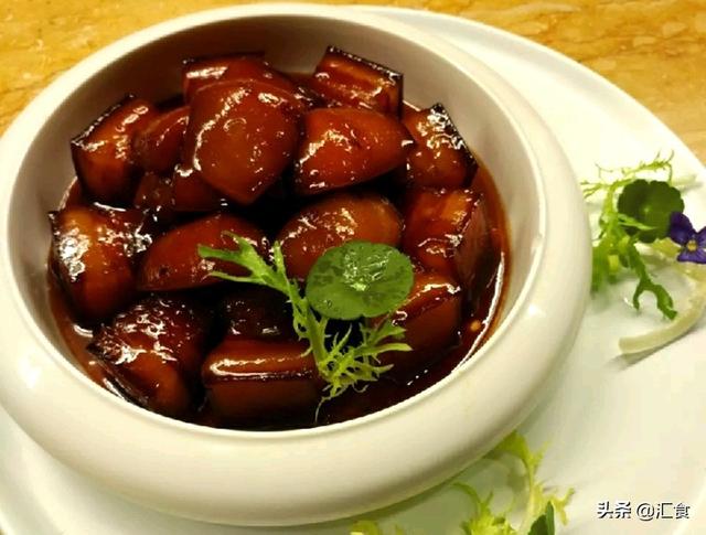 膏蟹的做法，盐焗膏蟹的做法（目鱼红烧肉、酸菜粉丝煮膏蟹、蒜蓉火龙花）