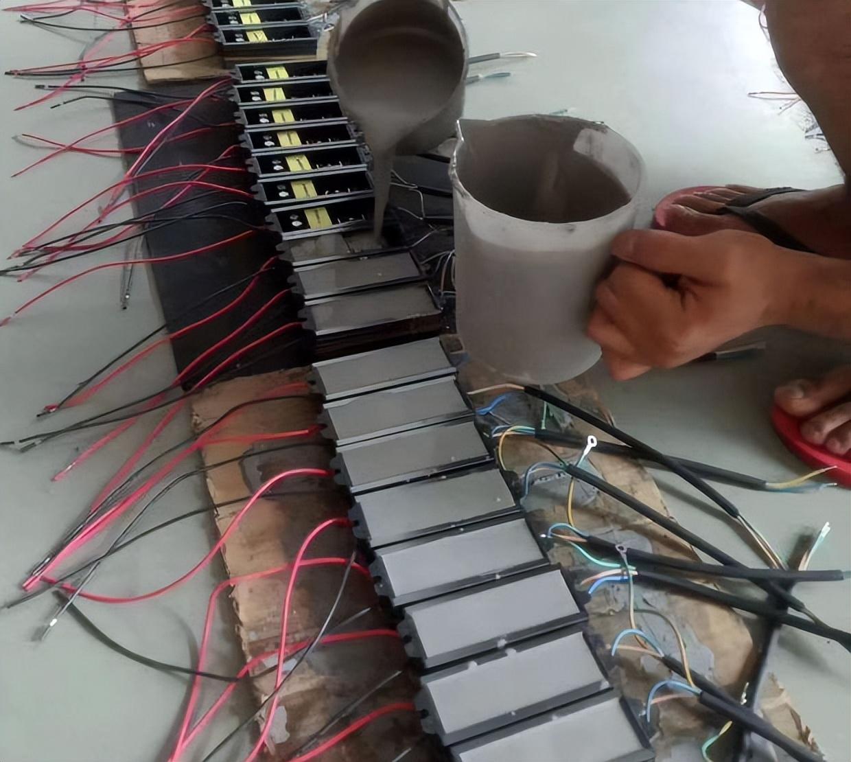 AB胶怎么使用，ab胶怎么使用没有气泡（如何选出达到预期使用效果的密封胶）