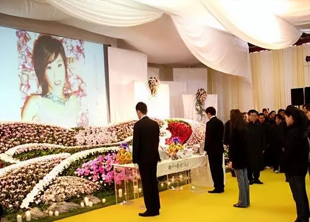 叶子 阿桑 歌词，叶子阿桑歌词（“疗伤歌手”阿桑逝世13周年）