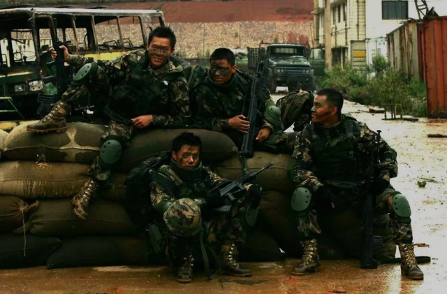 卫生队的故事电视剧剧情，电视剧卫生队的故事演员表（今8位老成员相比）