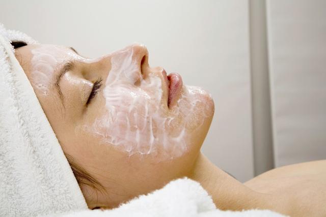 维生素e乳可以擦脸吗，维生素e乳能抹脸吗（生活中不可缺少的元素——维生素E的巧妙搭配）