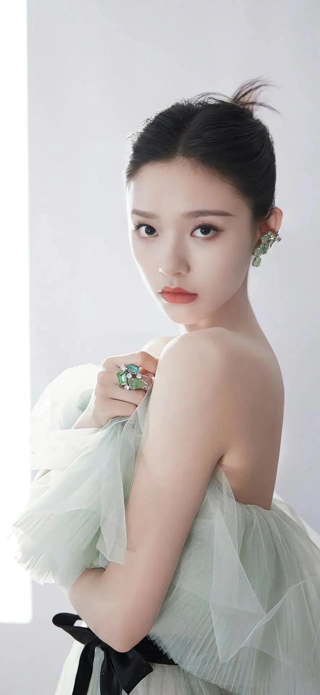 什么的美景，铺满金色巴掌的水泥道描写了什么（自然的美景，爱的诗篇）