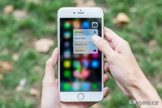 手机屏幕闪烁，手机屏幕闪烁出现竖条纹（iPhone出现这五个问题）
