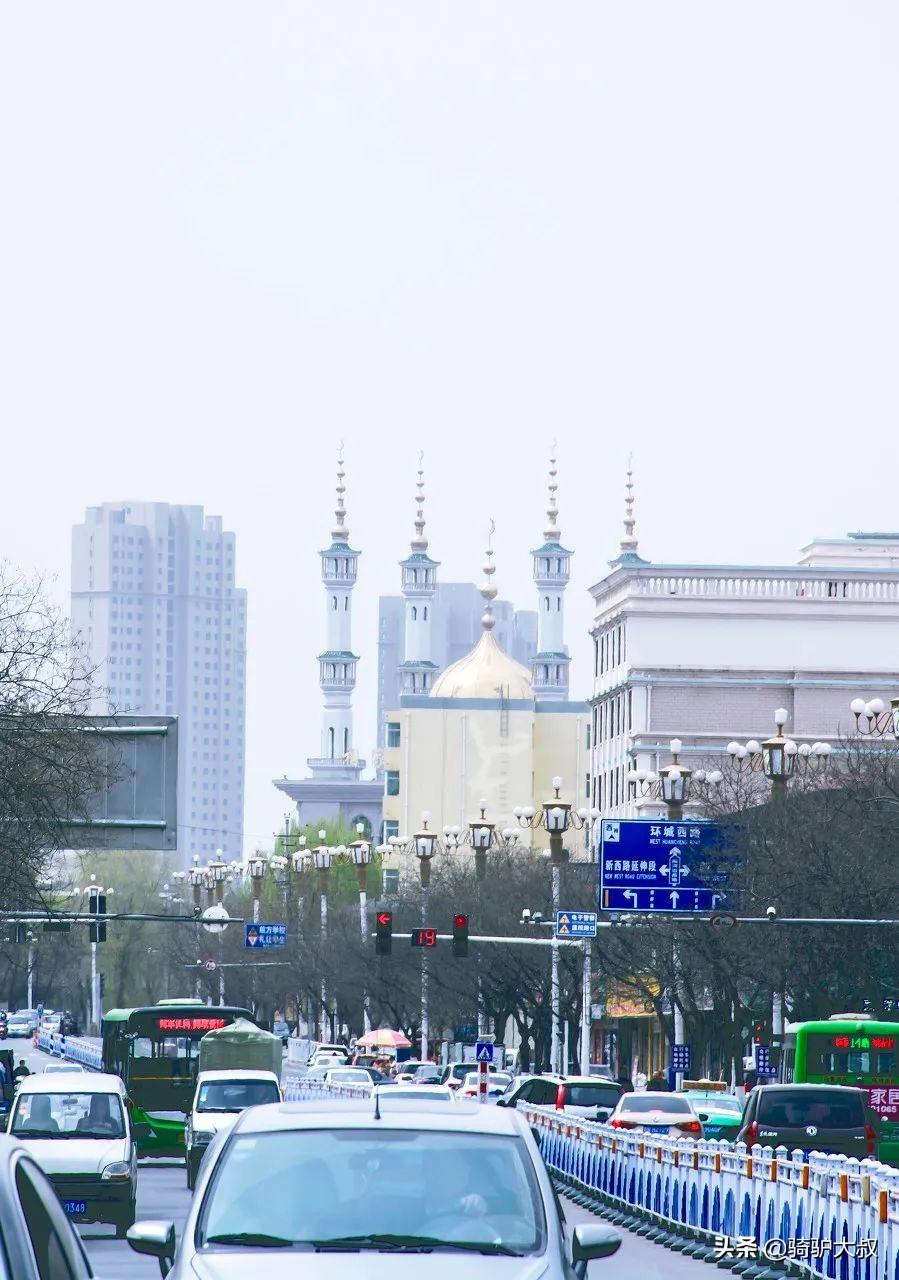 夏天去哪里旅游凉快，10个夏天旅游最适合的城市