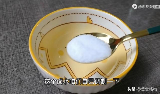 在家如何自制豆腐，把白醋倒入黄豆里