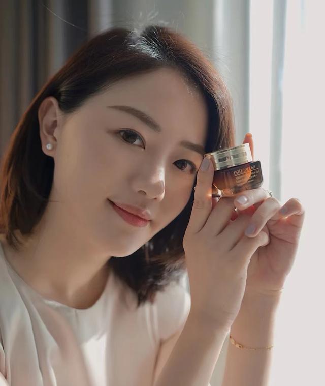 雅诗兰黛的眼霜，雅诗兰黛眼霜（雅诗兰黛小棕瓶、兰蔻小黑瓶、SK2大红瓶眼霜）