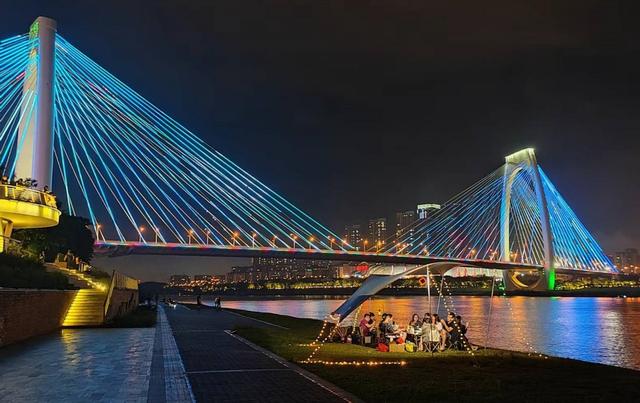 国外舞曲网，国外舞曲网站资源（能在水中开音乐会的Cleer）