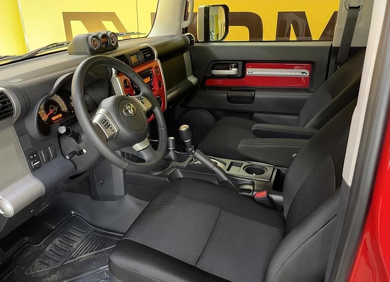 丰田toyota越野，toyota是丰田哪款（4.0L引擎+机械仪表）