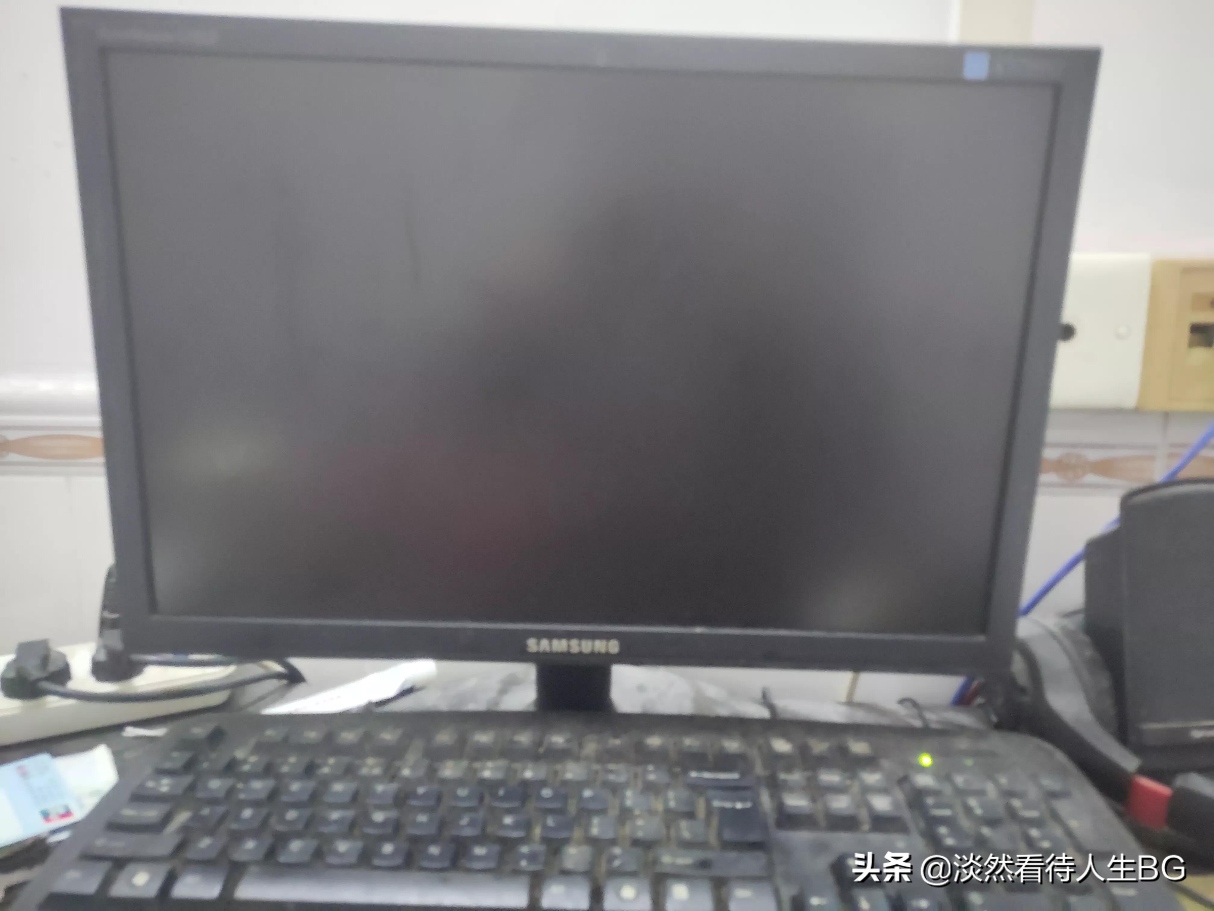台式电脑主机亮了显示屏不亮怎么回事（台式电脑开机后屏幕无显示解决方法）