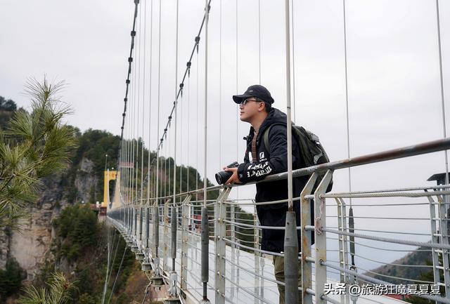 玻璃桥旅游景点在哪里，张家界玻璃桥著名旅游景点（屹立在川东的地质公园）