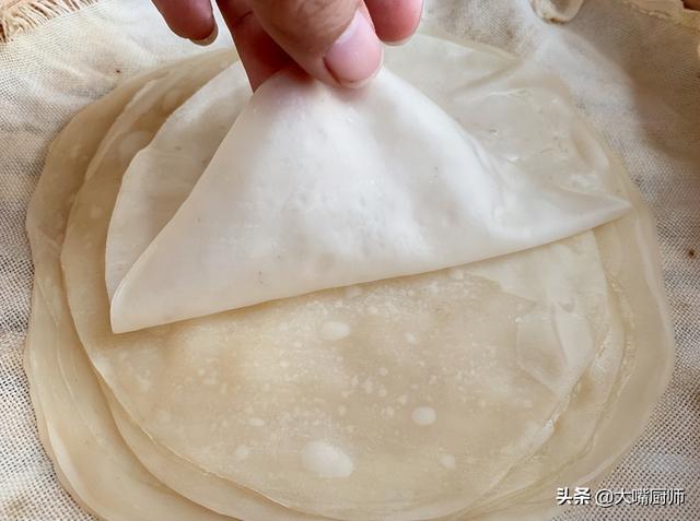 饺子皮怎么做好吃，饺子皮怎么做才好吃（饺子皮别扔了）