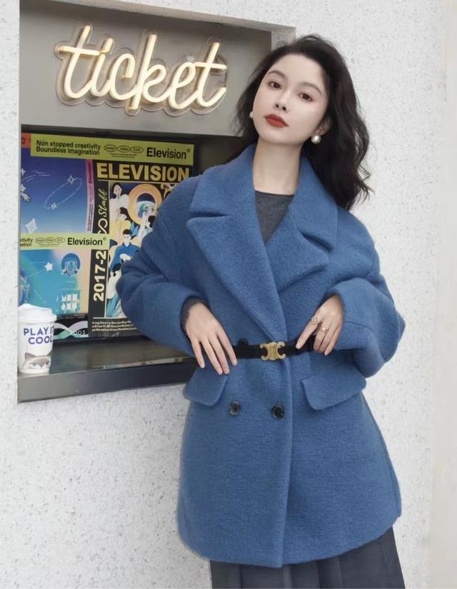 蓝色配什么颜色比较好看，天蓝色配什么颜色好看（蓝色搭配这6个颜色）