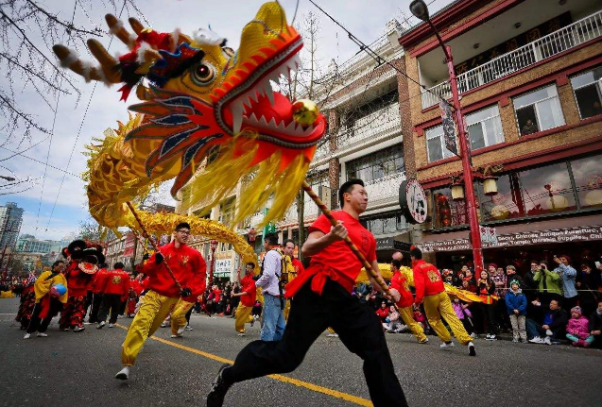 广东舞狮过年，都是“硬核”年俗