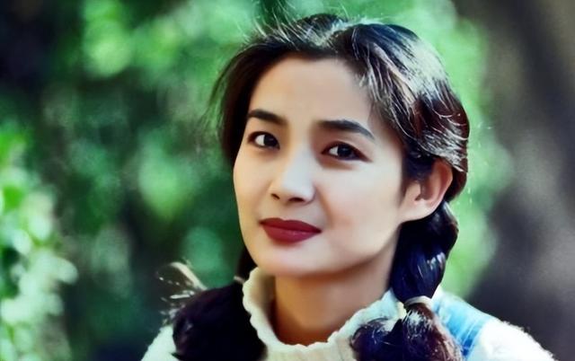 著名演员李婷，去世10年后，前夫带女儿再婚，弟弟的做法让人心寒