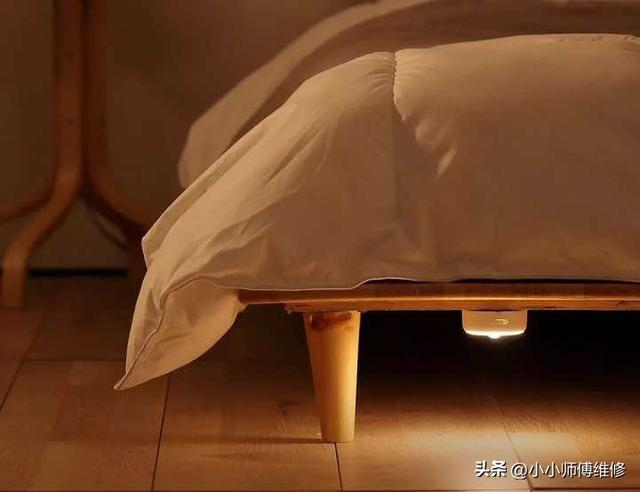 小卧室灯具怎么选，小卧室灯具怎么选购（卧室灯怎么选不会闪瞎眼）