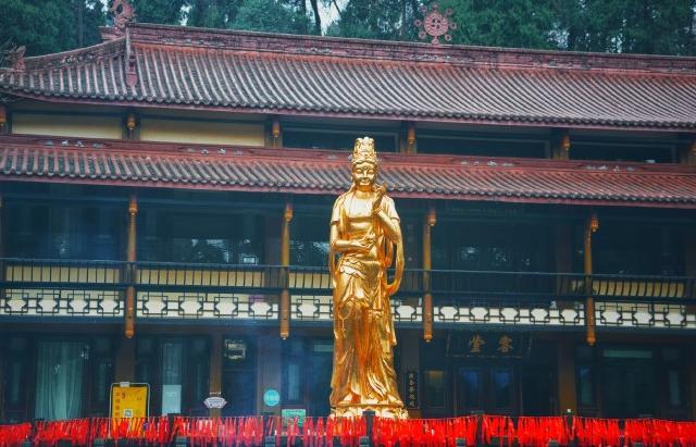 青城山普照寺在哪，青城山普照寺在哪个城市（成都求好运很灵的寺）