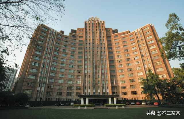 董竹君第二任丈夫，董竹君为何不再婚（董竹君和她近一个世纪的传奇人生）