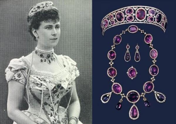 彩色宝石的种类有哪些，彩宝石都有什么颜色（自然界有哪些紫色宝石）