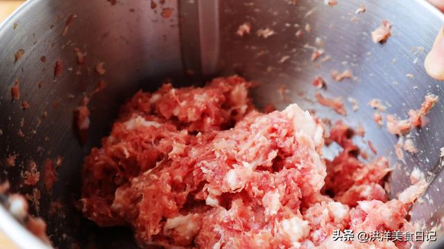 葱头怎么腌制好吃，腌制小葱头——美味的下饭咸菜（洋葱别总炒着吃了）