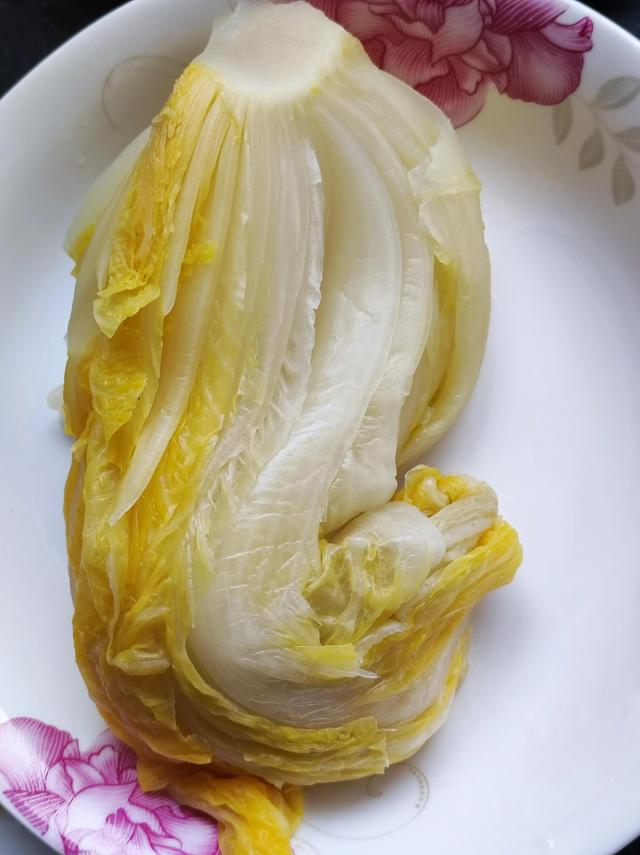 酸菜冻豆腐的做法，酸菜炖冻豆腐怎么做好吃（酸菜炖冻豆腐粉条）