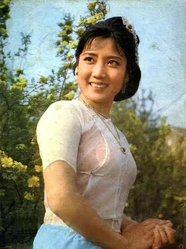 李秀明照片，影星李秀明照片（22岁与刘晓庆齐名）