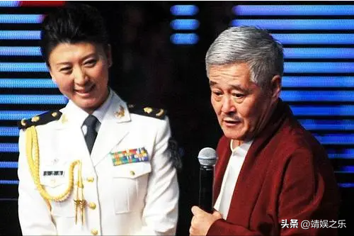 闫学晶赵本山同台，逼走搭档范伟、骂哭闫学晶