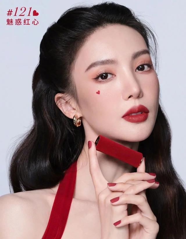 儿童发型图片 小女孩发型绑扎方法简单又可爱，儿童发型图片（几款绝美的新年公主编发）