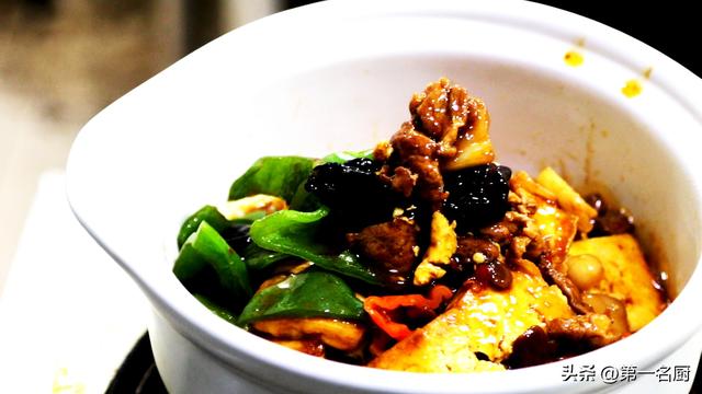 东北砂锅炖豆腐，天冷不懂吃砂锅可惜了