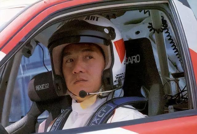 中国赛车手一个月工资多少，中汽联赛车驾照报名（娱乐圈五位赛车手）