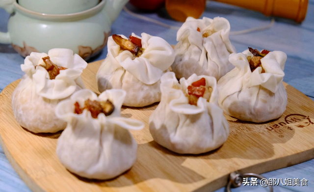 饺子皮可以做什么美食，饺子皮可以做什么美食油炸类（剩余的饺子皮别扔）