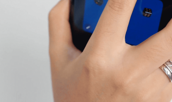 屏幕没坏但屏幕滑不动，vivo手机屏幕没坏但屏幕滑不动（只要5999元的moto刀锋折叠屏）