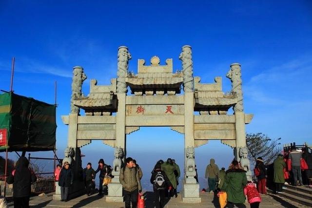 去泰山旅游要多少钱，泰山门票多少钱2022（泰山景区门票恢复原价115元；还有多少人去旅游）